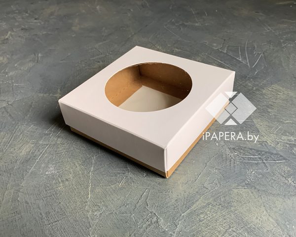 Коробка "Белая с круглым окном" 10*10*3 см (крафт дно)