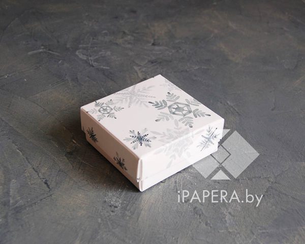 Коробка "Акварельные снежинки" 5,5*5,5*3 см (белое дно)