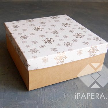 Коробка "Снежинки" 22*22*10 см (крафт дно)