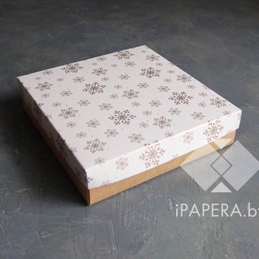 Коробка "Снежинки" 22*22*5 см (крафт дно)