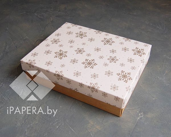 Коробка "Снежинки" 21*16,5*5 см (крафт дно)