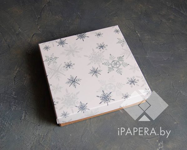 Коробка "Акварельные снежинки" 22*22*5 см (крафт дно)