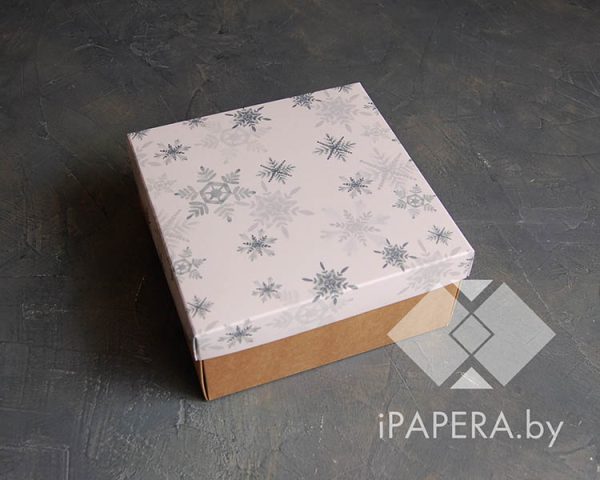 Коробка "Акварельные снежинки" 22*22*10 см (крафт дно)
