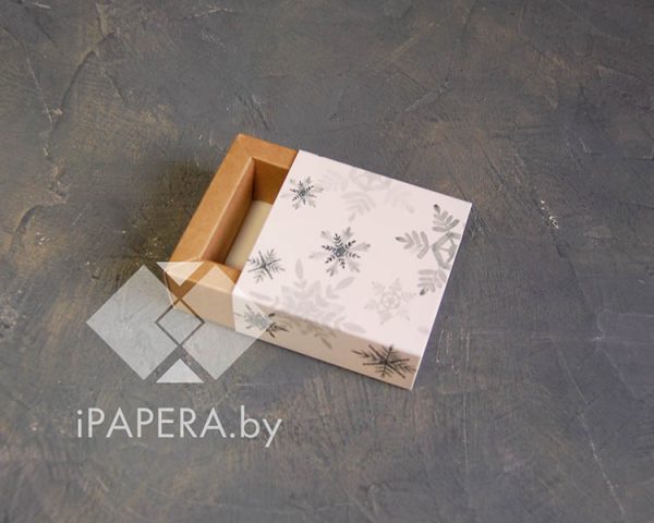 Коробка-пенал "Акварельные снежинки" 5*5*3 см с фальшбортом (крафт дно)