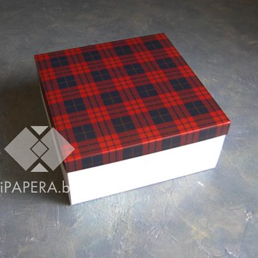 Коробка "Шотландка" 22*22*10 см (белое дно)
