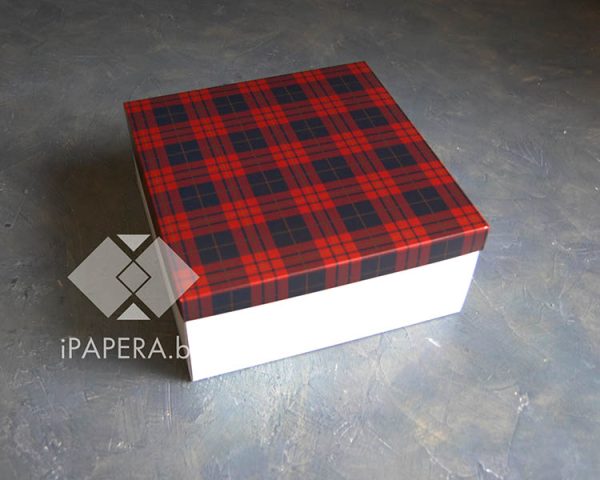 Коробка "Шотландка" 22*22*10 см (белое дно)