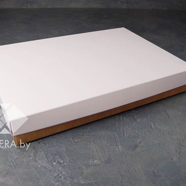 Коробка "Белая" 35*25*5 см (крафт дно)
