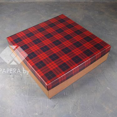Коробка "Шотландка" 22*22*5 см (крафт дно)