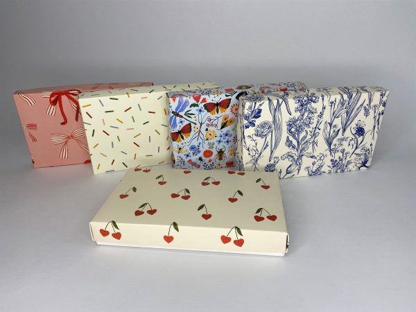 Коробка "Конфетти" 12*20*3 см (белое дно) — изображение 3
