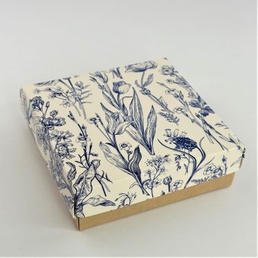 Коробка "Весенние цветы" 15*15*4 см (крафт дно)
