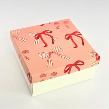 Коробка "Бантики" 20*20*7 см (белое дно)