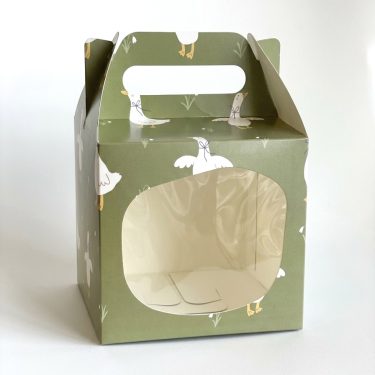 Коробка с ручкой и окном "Гуси" 14*13*13,5 см