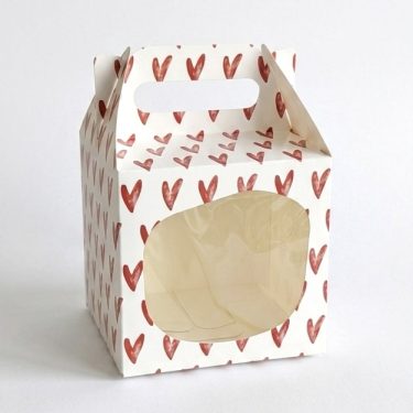 Коробка с ручкой и окном "Сердца" 14*13*13,5 см