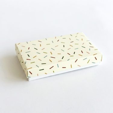Коробка "Конфетти" 12*20*3 см (белое дно)